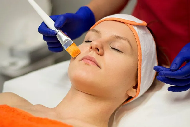 Acids and enzymes for the face – chemical peels in action