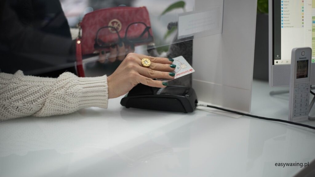 Eyebrow and Eyelash Lamination – How Much Does It Cost? Prices at Home and in a Salon