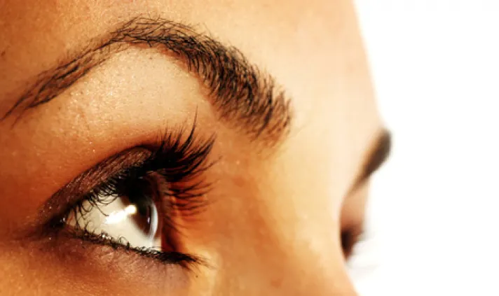 Henna brwi i rzęs – jak farbką malowane