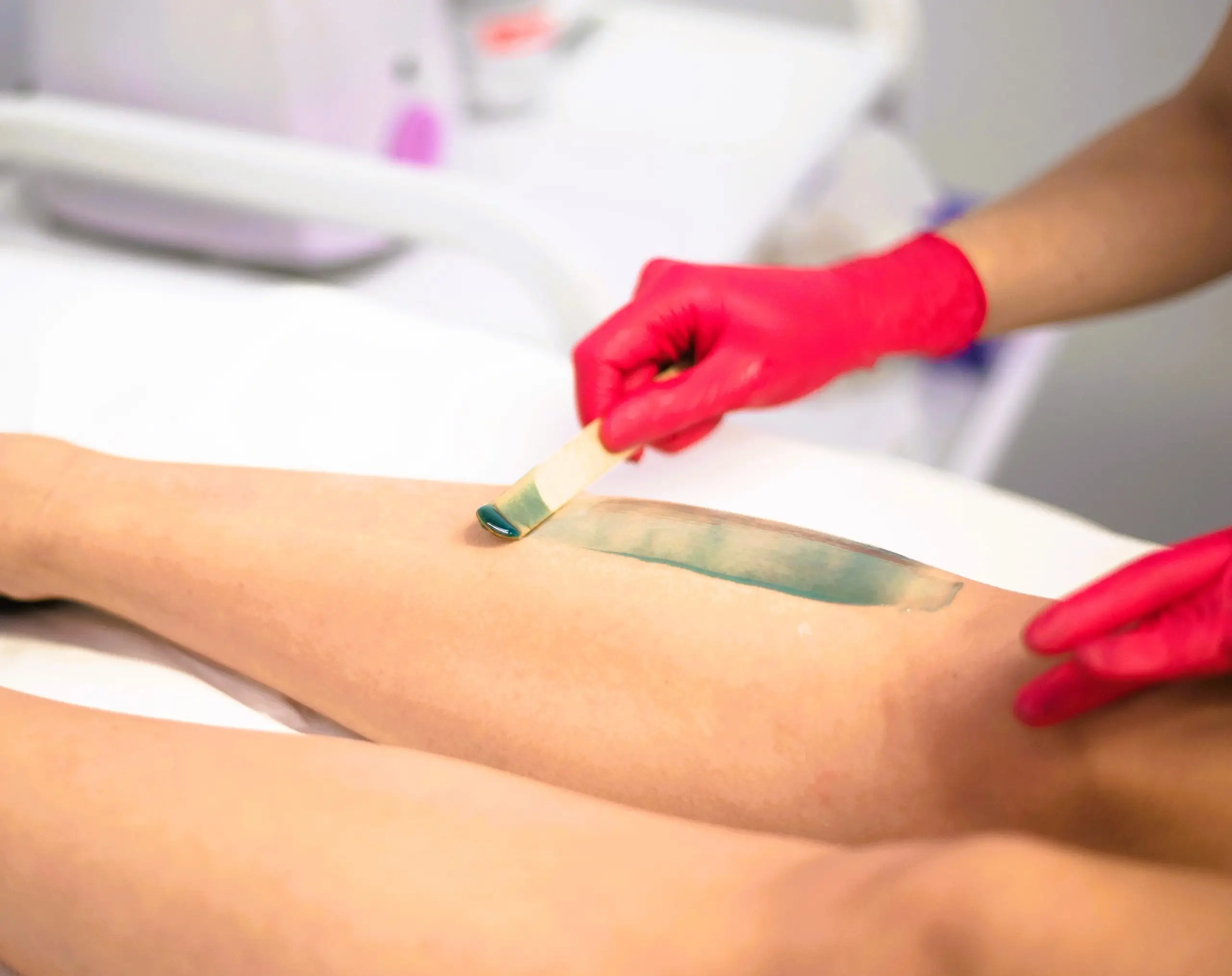 Czy można się opalać po depilacji woskiem?