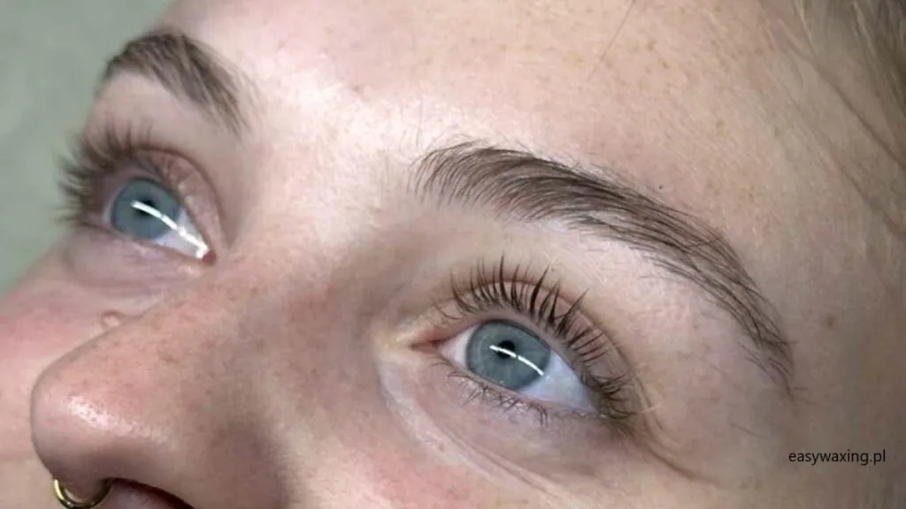 Ile kosztuje lifting rzęs w salonie a ile preparaty w domu? Lifgting rzęs cena